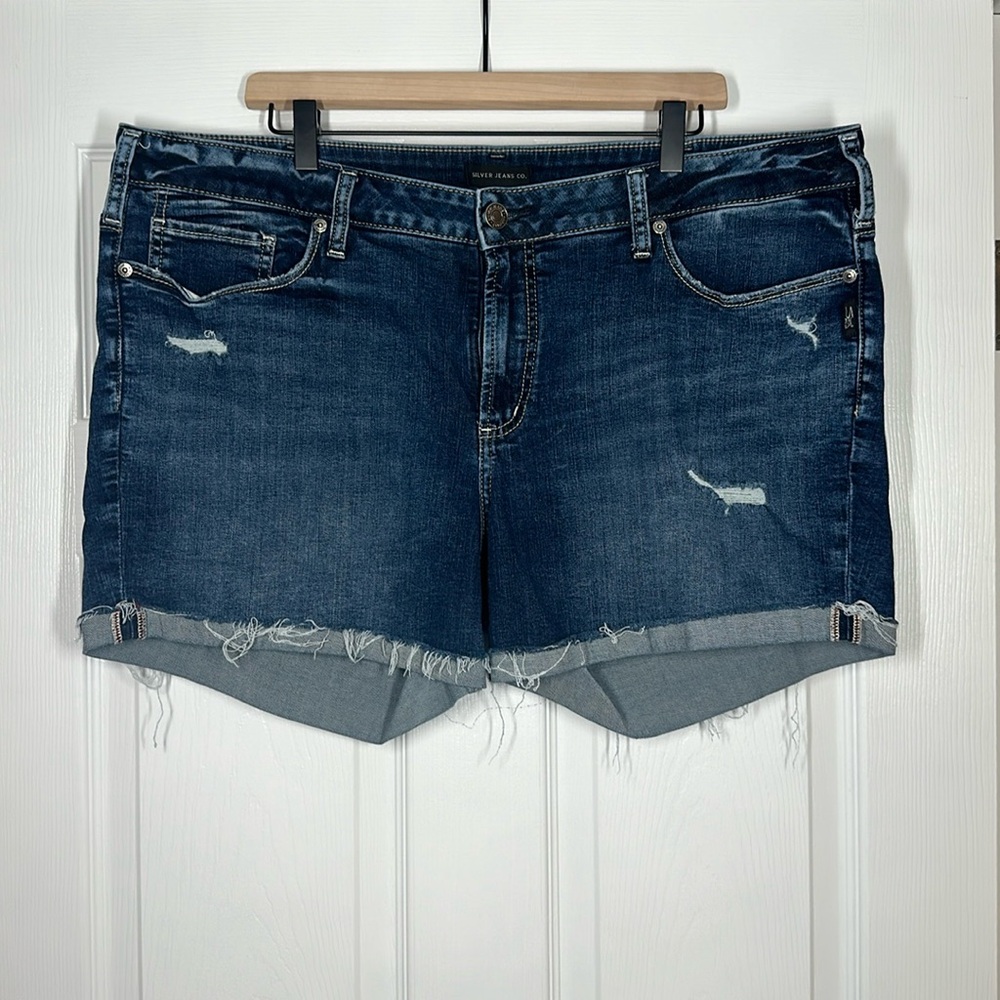 Silver Jeans Suki Short Size 20W L5